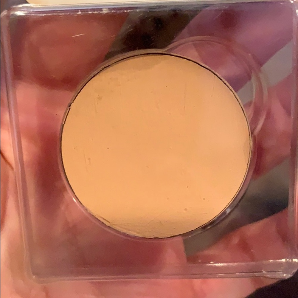 Makeup - Picture 3 of 5